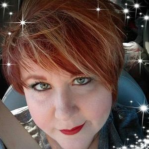 Meet your Posher, Hollie